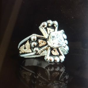Hyo cross ring